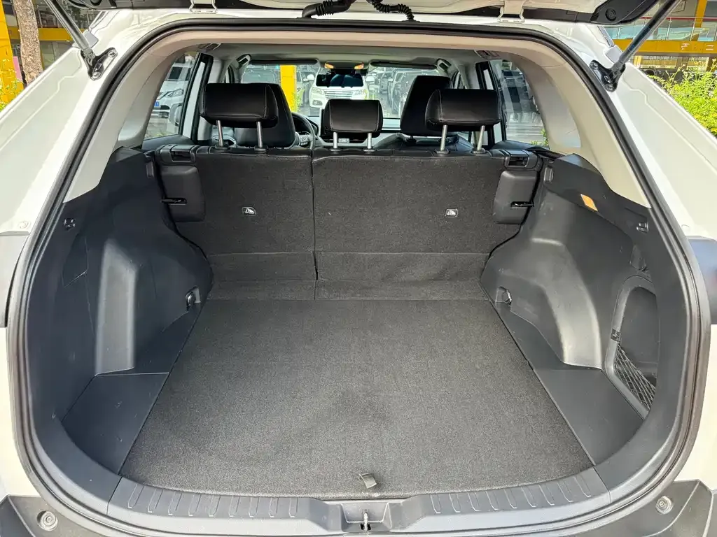 Toyota RAV4 — фото 6