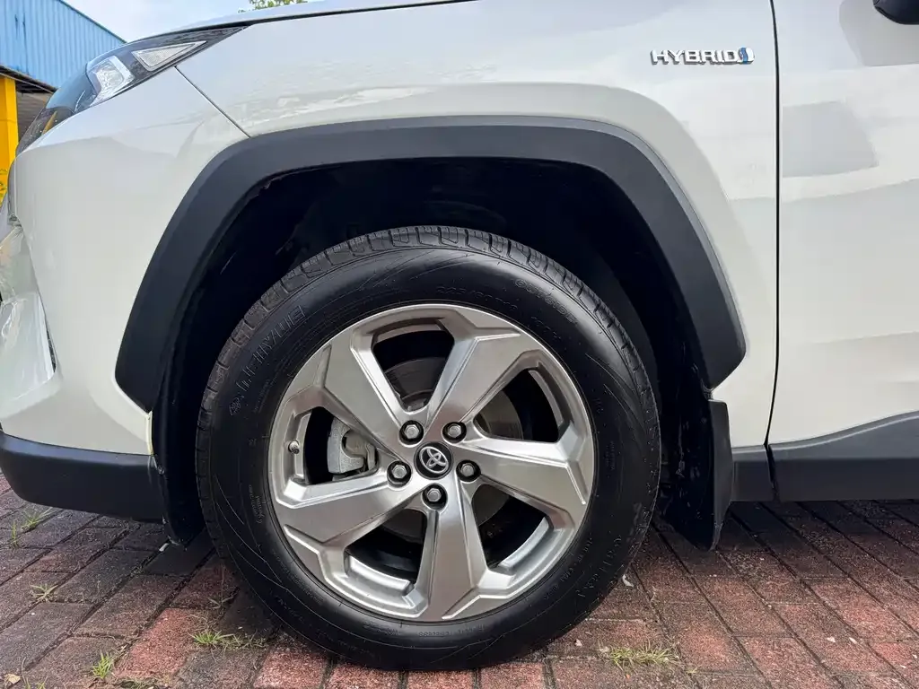 Toyota RAV4 — фото 8