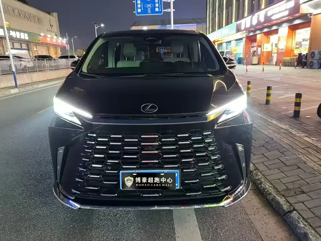 Lexus LM 2023 из CN, фото 1