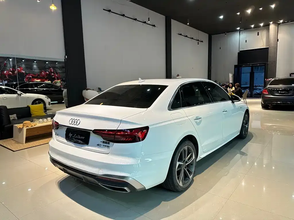 Audi A4L 2023 из CN, фото 4