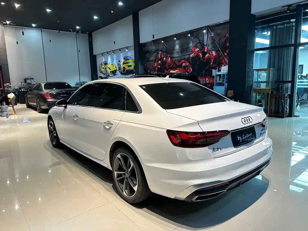 Audi A4L 2023 из CN, фото 6