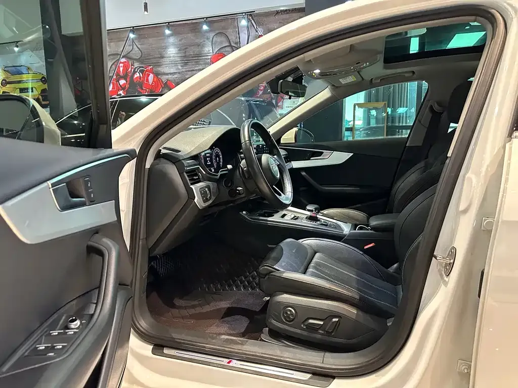 Audi A4L 2023 из CN, фото 7
