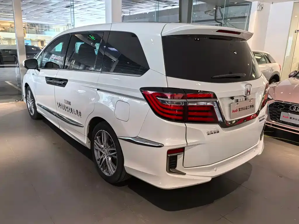 Honda Elysion 2021 из CN, фото 5