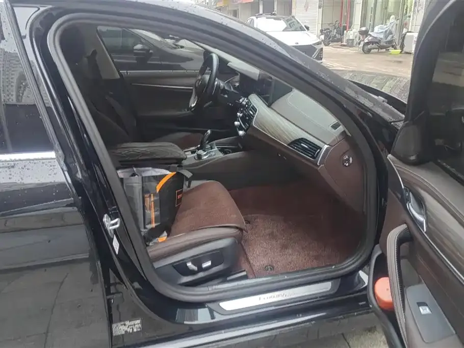 BMW 5 Series 2023 из CN, фото 8