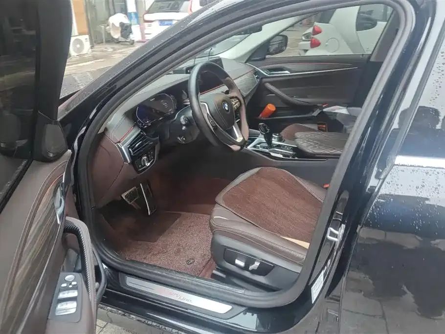 BMW 5 Series 2023 из CN, фото 9