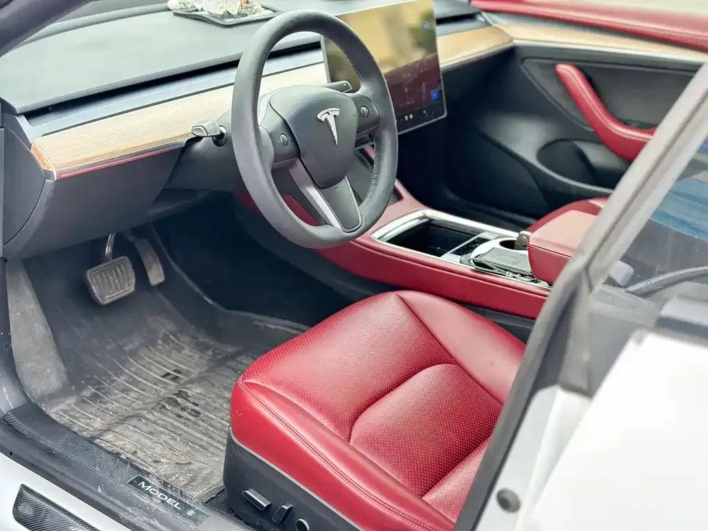 Tesla Model 3 — фото 3
