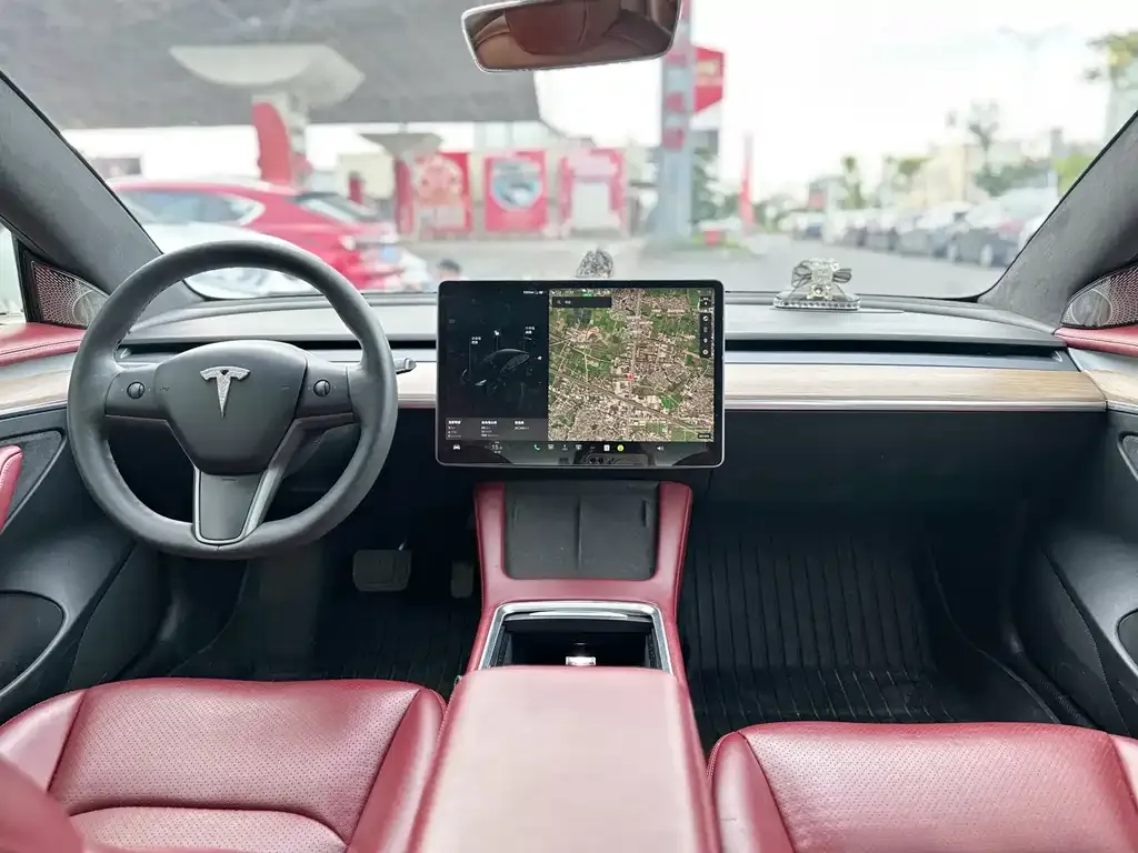 Tesla Model 3 — фото 4