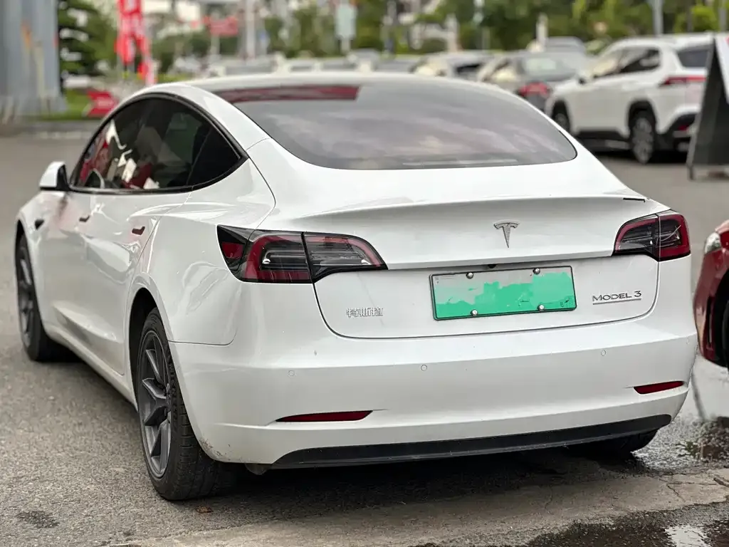 Tesla Model 3 — фото 6