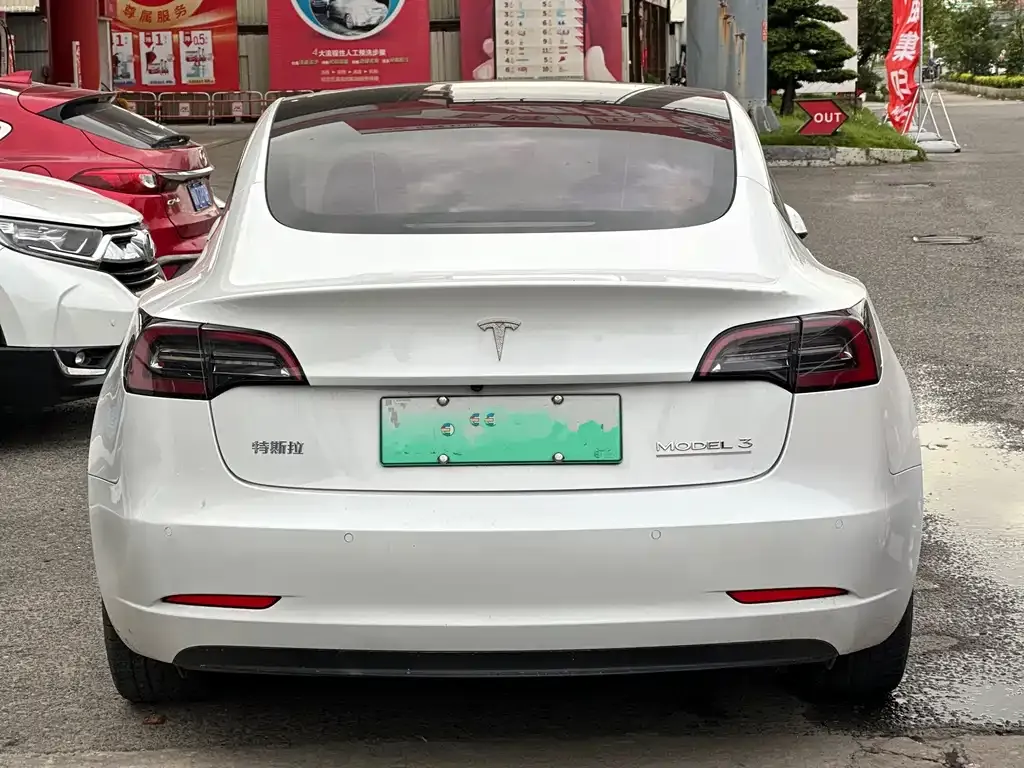 Tesla Model 3 — фото 7