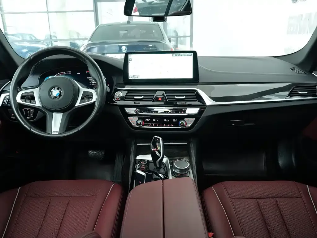 BMW 5 Series — фото 10