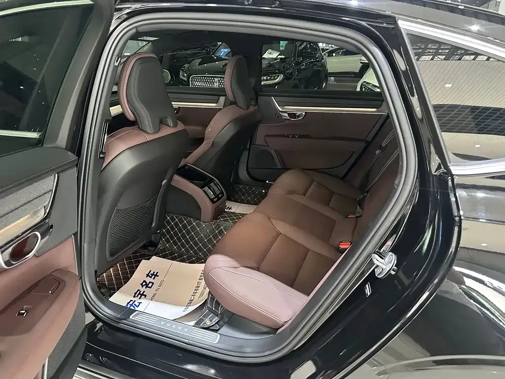 Volvo S90 2025 из CN, фото 8