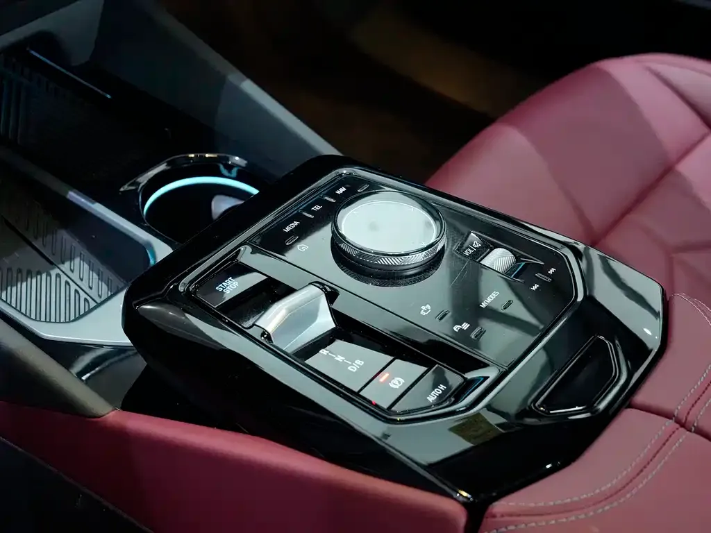 BMW i5 — фото 10