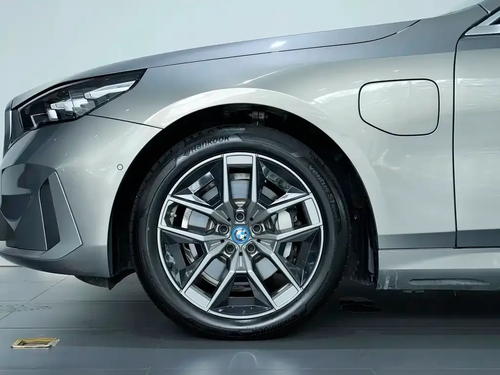 BMW i5 — фото 4