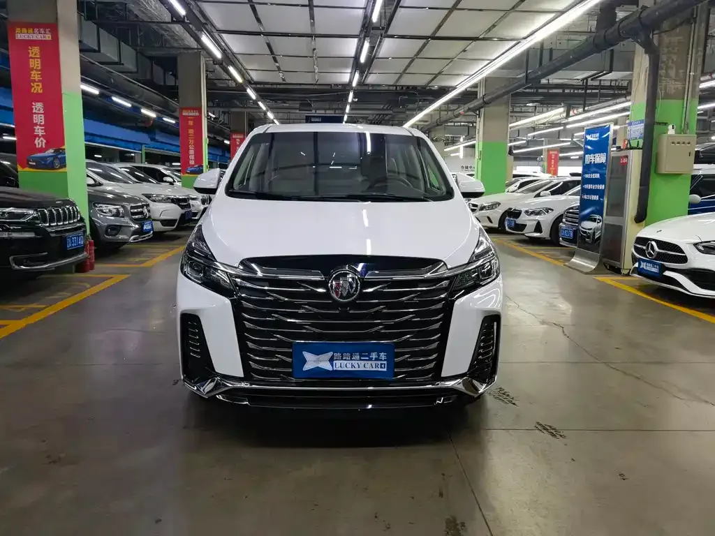 Buick GL8 2023 из CN, фото 2