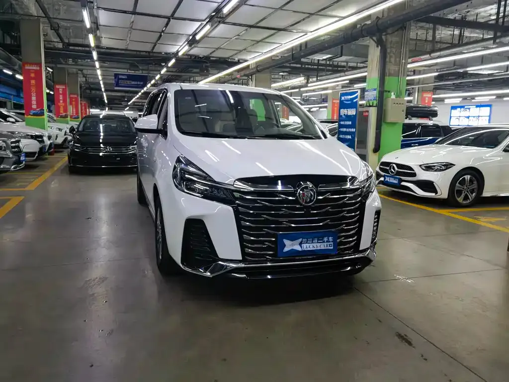 Buick GL8 2023 из CN, фото 3