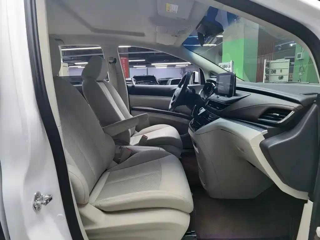 Buick GL8 2023 из CN, фото 8