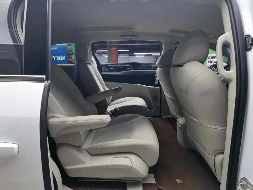 Buick GL8 2023 из CN, фото 9