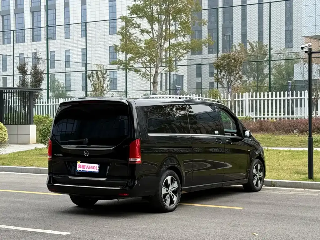 Mercedes-Benz V-Class 2023 из CN, фото 4