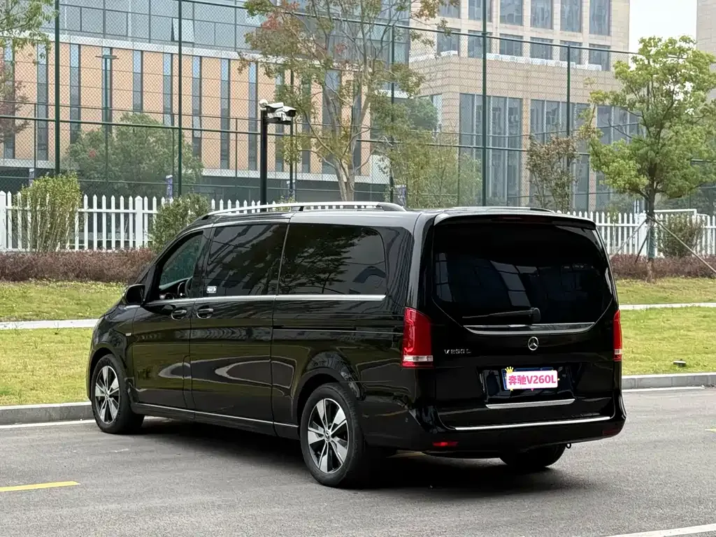 Mercedes-Benz V-Class 2023 из CN, фото 5