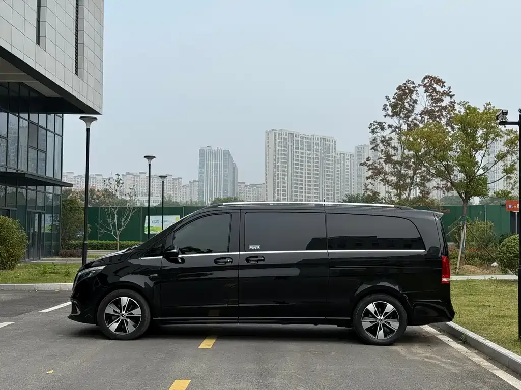 Mercedes-Benz V-Class 2023 из CN, фото 7