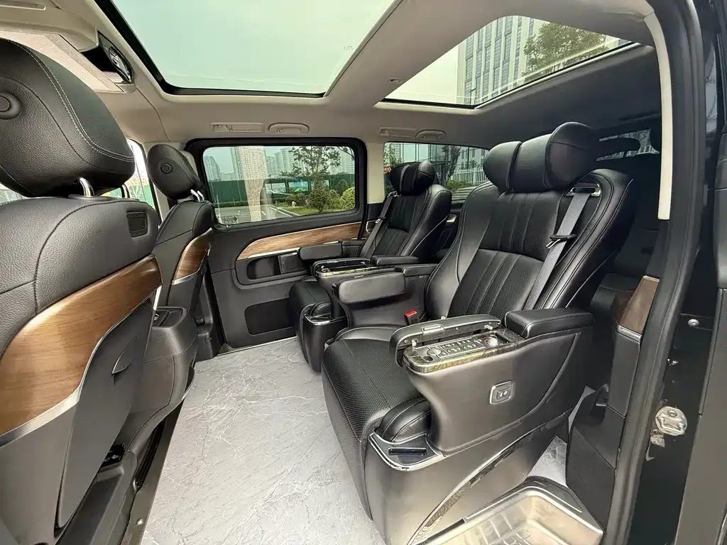 Mercedes-Benz V-Class 2023 из CN, фото 9
