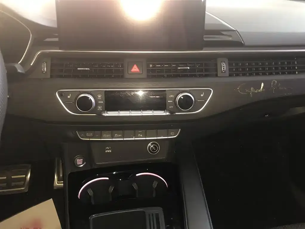 Audi A4L 2024 из CN, фото 4