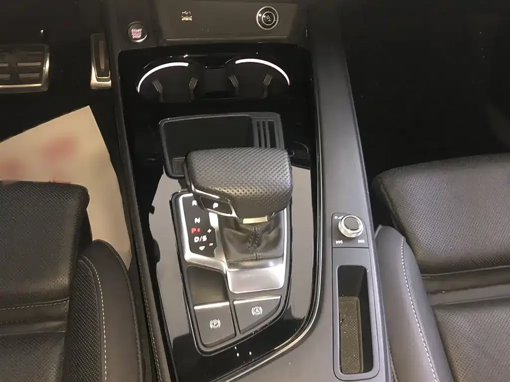Audi A4L 2024 из CN, фото 7