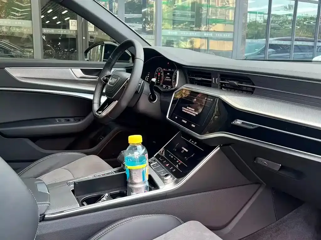 Audi A6L 2023 из CN, фото 8