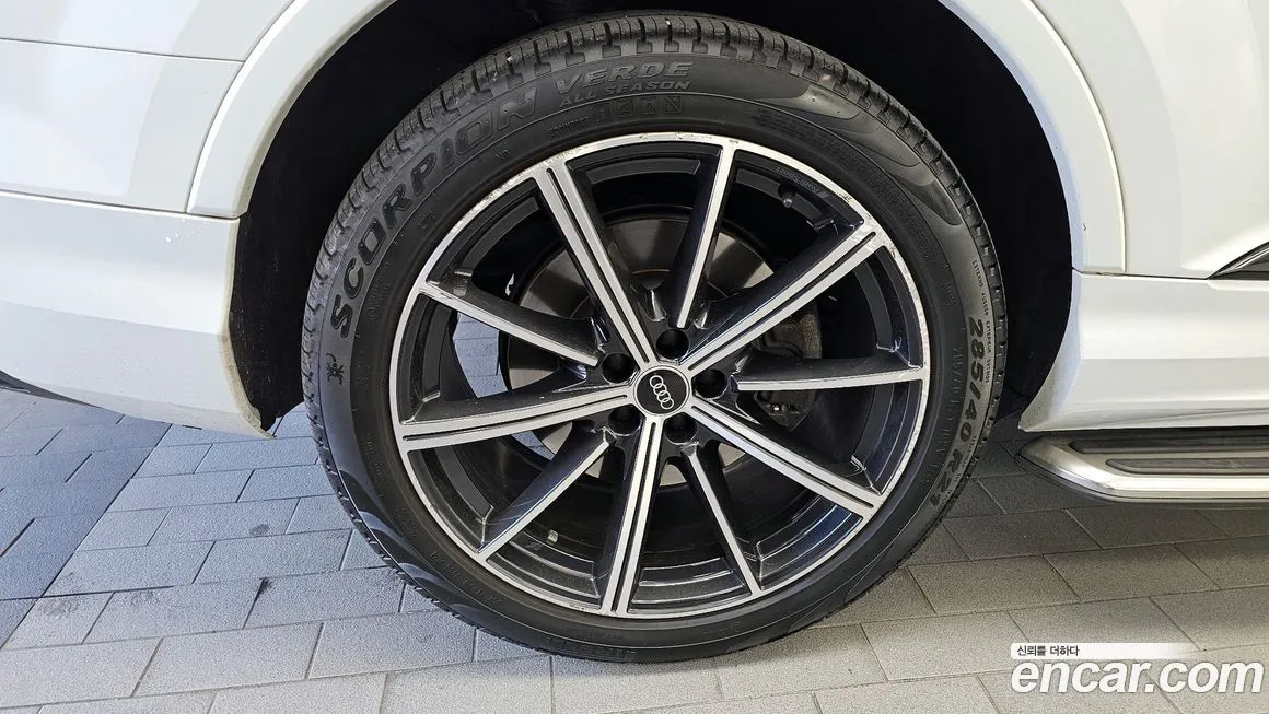 Audi Q7 2021 из KR, фото 5