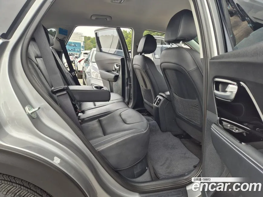 Kia Niro — фото 10