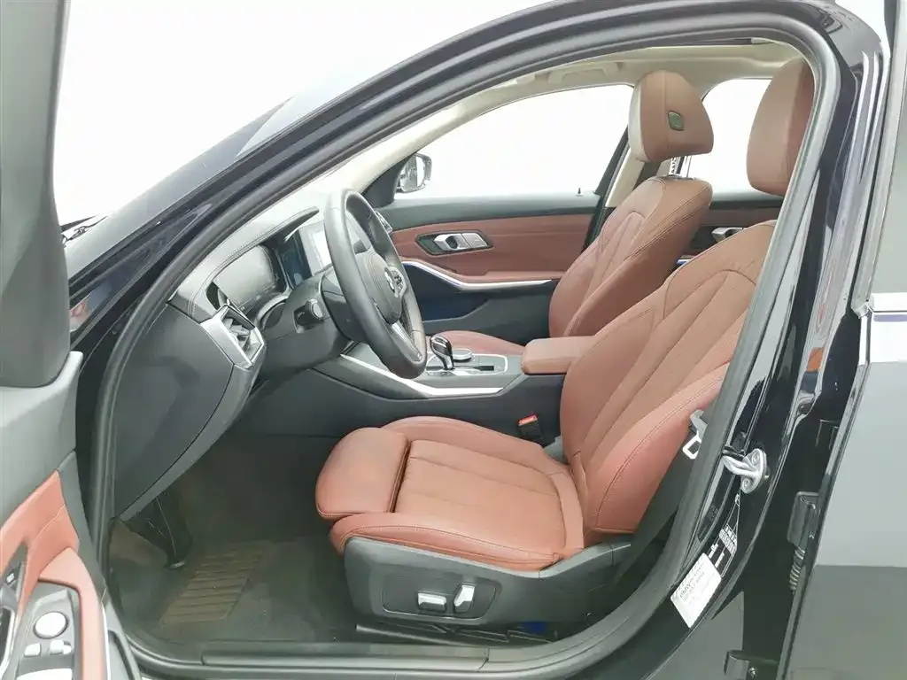 BMW 3 Series 2022 из CN, фото 10