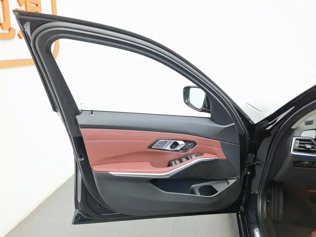 BMW 3 Series 2022 из CN, фото 8