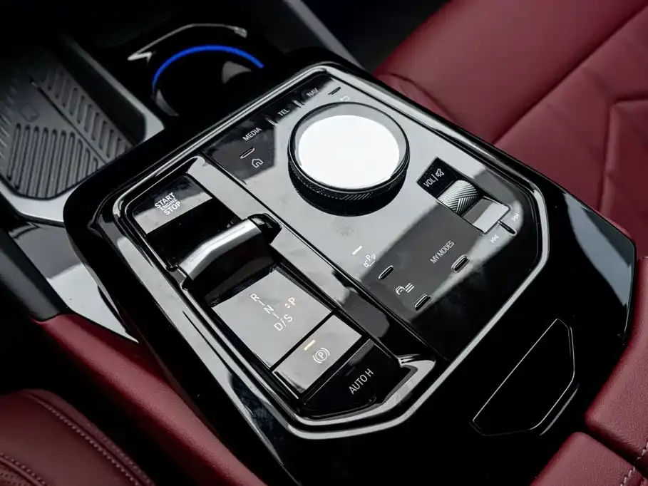 BMW 5 Series 2024 из CN, фото 3