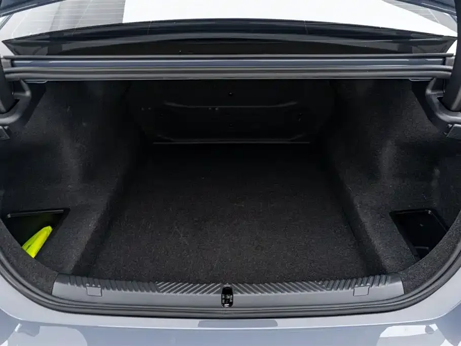 BMW 5 Series 2024 из CN, фото 5