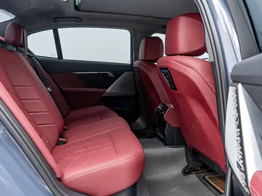 BMW 5 Series 2024 из CN, фото 7