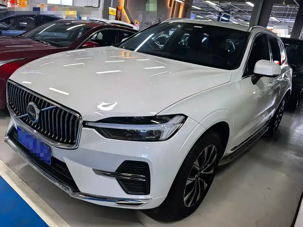 Volvo XC60 — фото 1
