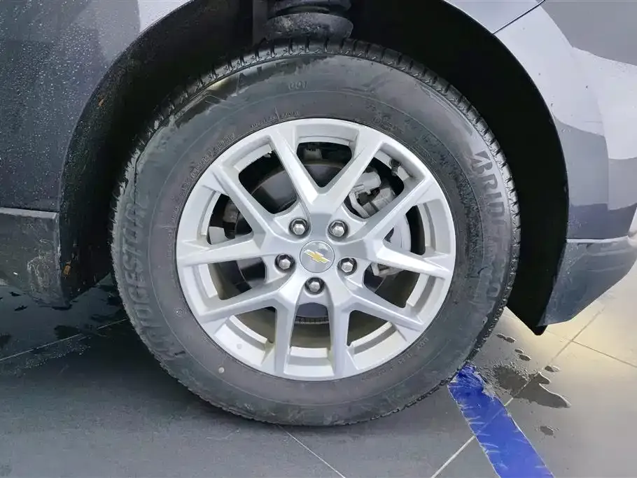 Chevrolet Equinox 2023 из CN, фото 6