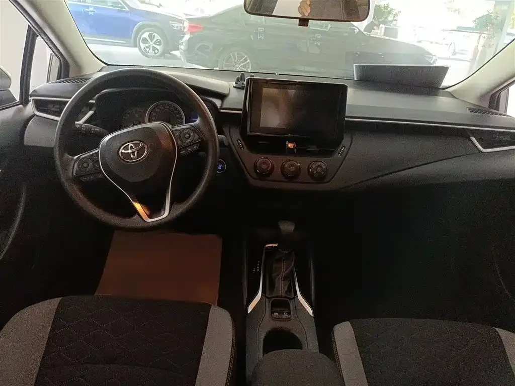 Toyota Corolla — фото 10