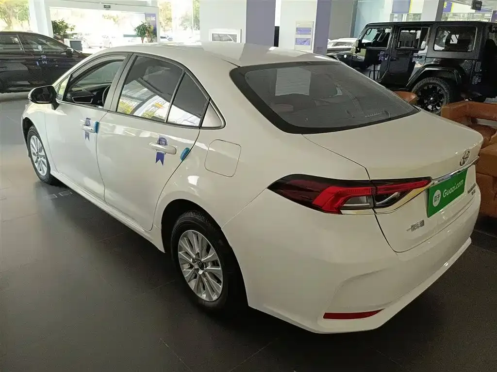 Toyota Corolla — фото 5