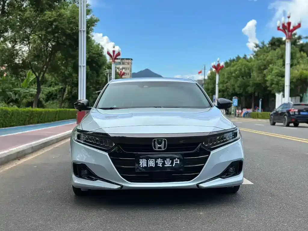 Honda Accord — фото 1