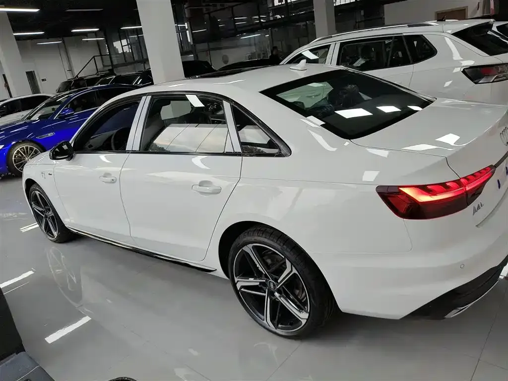 Audi A4L — фото 5