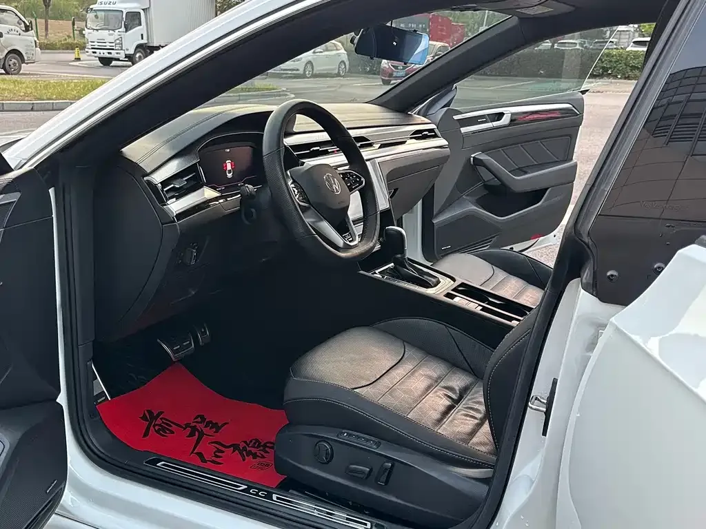 Volkswagen CC 2023 из CN, фото 4