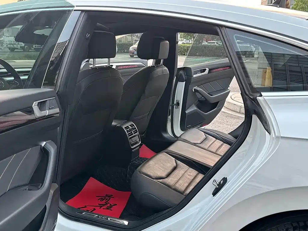 Volkswagen CC 2023 из CN, фото 5
