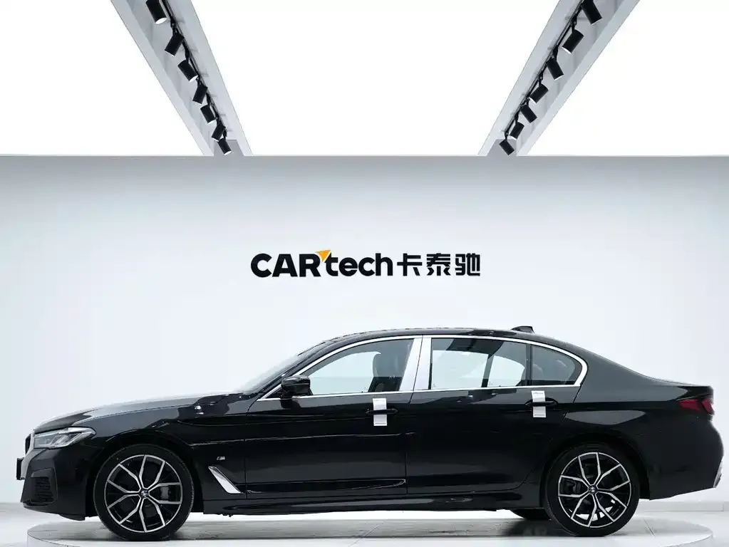 BMW 5 Series 2022 из CN, фото 2