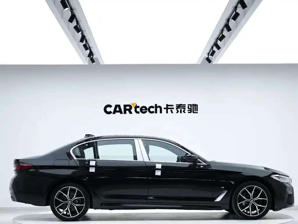 BMW 5 Series 2022 из CN, фото 6