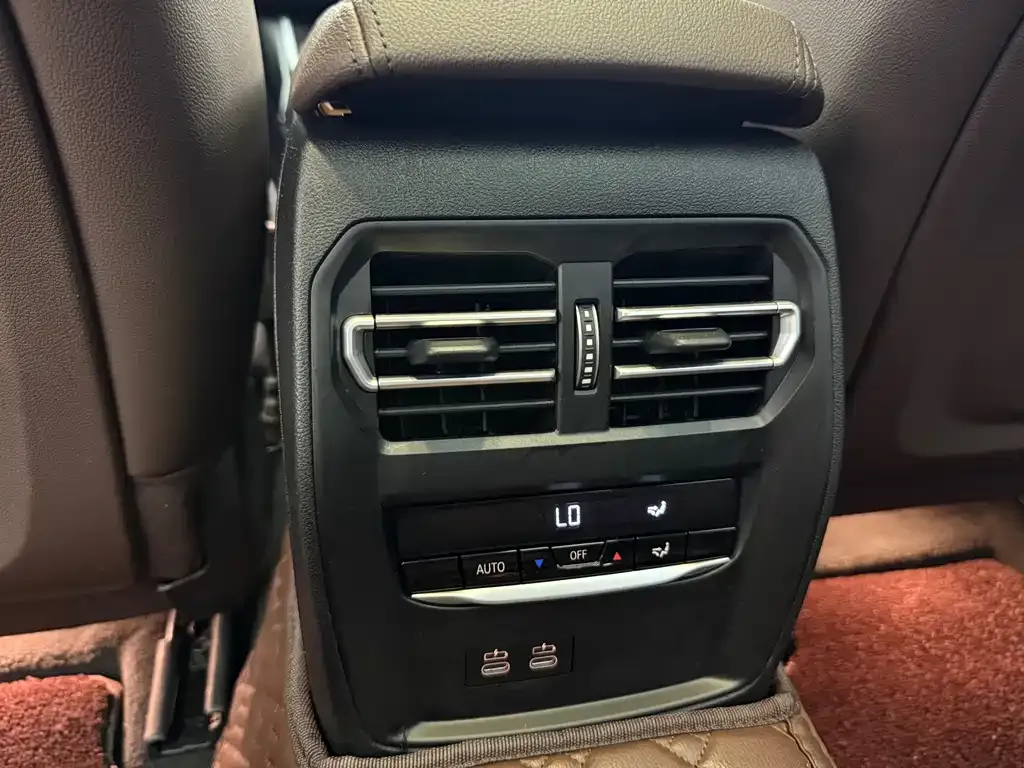 BMW 3 Series 2024 из CN, фото 10