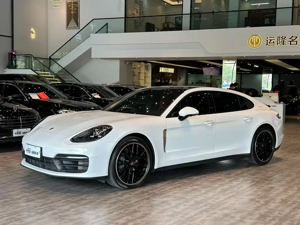 Porsche Panamera — фото 1