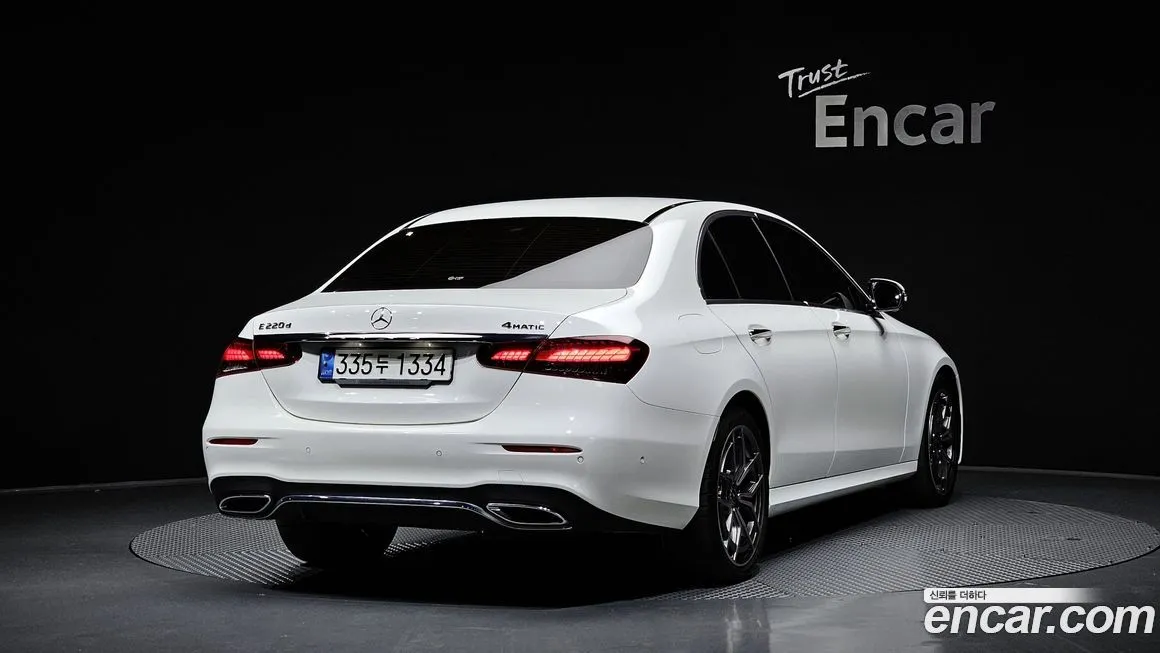 Mercedes-Benz E-Class — фото 2
