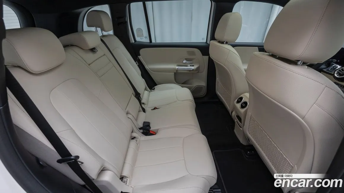 Mercedes-Benz EQB — фото 10
