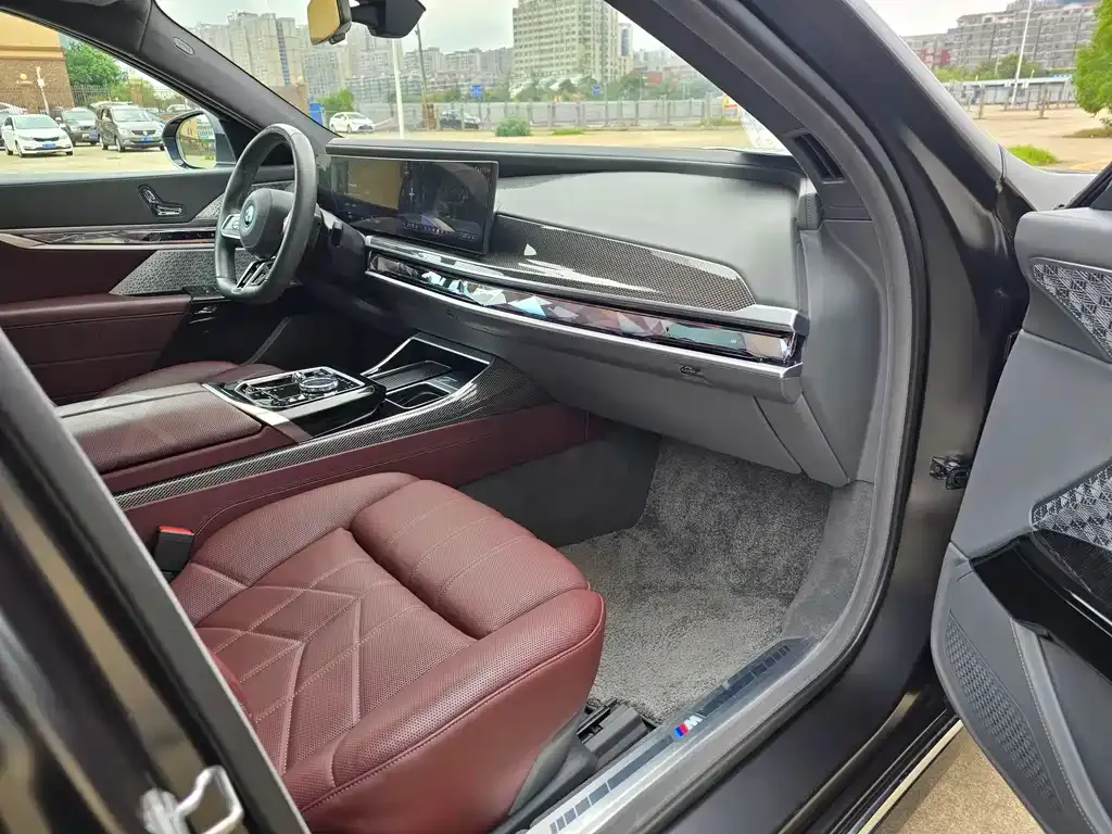 BMW i7 2023 из CN, фото 7